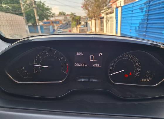 PEUGEOT 208 1.6 GRIFFE 16V FLEX 4P AUTOMÁTICO